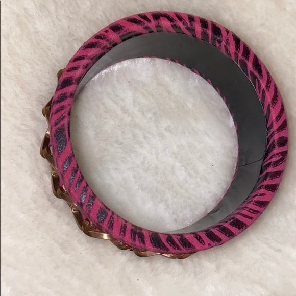 Gold  tone pink black printed chunky bracelet - Picture 3 of 5